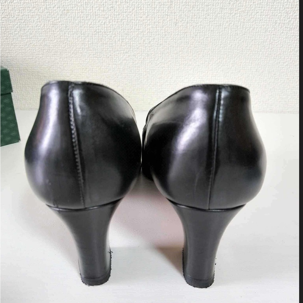 Gucci Black Leather Heeled Loafers with Gold Horsebit Hardware - Picture 5 of 12